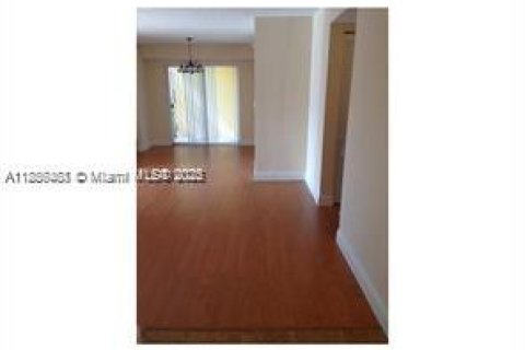 Снять в аренду кондоминиум в Тамарак, Флорида 2 спальни, 91.42м2, № 1933311 - фото 9