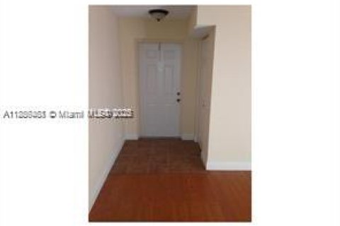 Снять в аренду кондоминиум в Тамарак, Флорида 2 спальни, 91.42м2, № 1933311 - фото 8