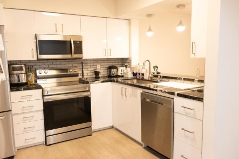 Condo in Pompano Beach, Florida, 1 bedroom  № 2086999 - photo 4