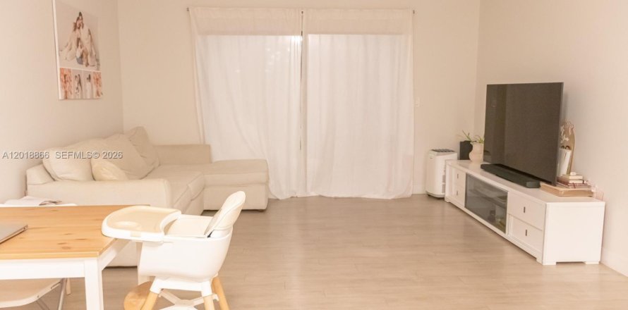 Condo in Pompano Beach, Florida, 1 bedroom  № 2086999