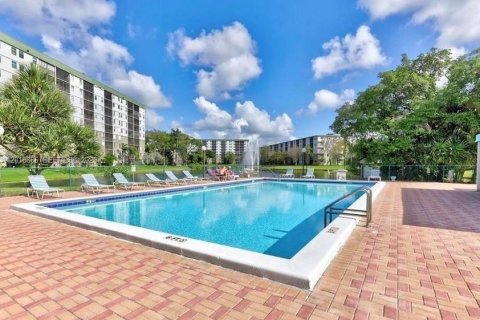 Condo in Pompano Beach, Florida, 1 bedroom  № 2086999 - photo 18