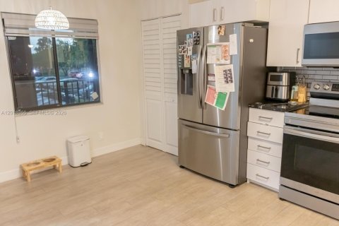 Condo in Pompano Beach, Florida, 1 bedroom  № 2086999 - photo 5