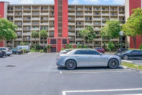 Condo in Pompano Beach, Florida, 1 bedroom  № 2086999 - photo 17