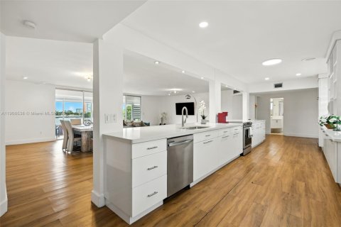 Copropriété à louer à Miami, Floride: 3 chambres, 177.07 m2 № 1963002 - photo 12