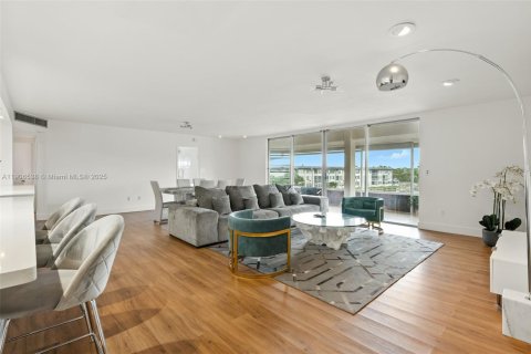 Copropriété à louer à Miami, Floride: 3 chambres, 177.07 m2 № 1963002 - photo 2