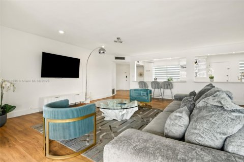 Copropriété à louer à Miami, Floride: 3 chambres, 177.07 m2 № 1963002 - photo 3