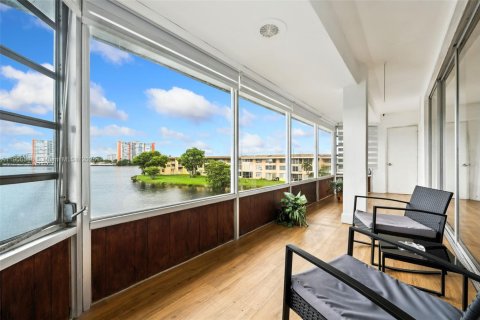 Copropriété à louer à Miami, Floride: 3 chambres, 177.07 m2 № 1963002 - photo 13