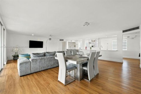 Copropriété à louer à Miami, Floride: 3 chambres, 177.07 m2 № 1963002 - photo 14