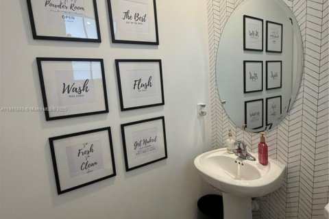 House in Coral Springs, Florida 3 bedrooms, 114.83 sq.m. № 1929449 - photo 20