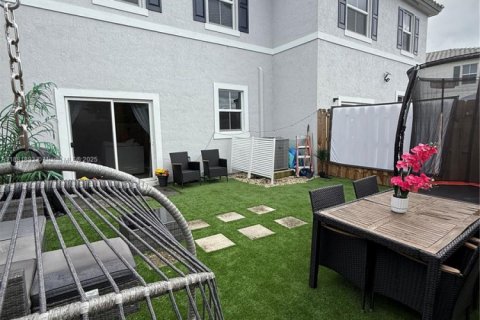 House in Coral Springs, Florida 3 bedrooms, 114.83 sq.m. № 1929449 - photo 26