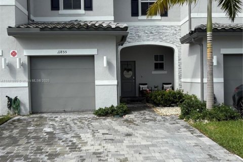 House in Coral Springs, Florida 3 bedrooms, 114.83 sq.m. № 1929449 - photo 1