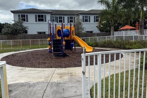 House in Coral Springs, Florida 3 bedrooms, 114.83 sq.m. № 1929449 - photo 23