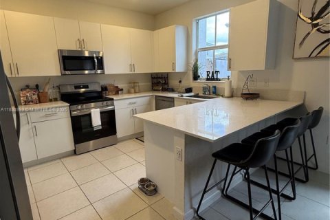 House in Coral Springs, Florida 3 bedrooms, 114.83 sq.m. № 1929449 - photo 18