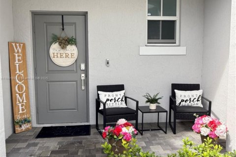 House in Coral Springs, Florida 3 bedrooms, 114.83 sq.m. № 1929449 - photo 3