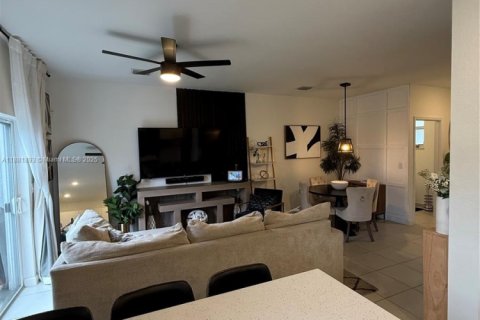 House in Coral Springs, Florida 3 bedrooms, 114.83 sq.m. № 1929449 - photo 14