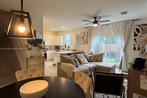 House in Coral Springs, Florida 3 bedrooms, 114.83 sq.m. № 1929449 - photo 16