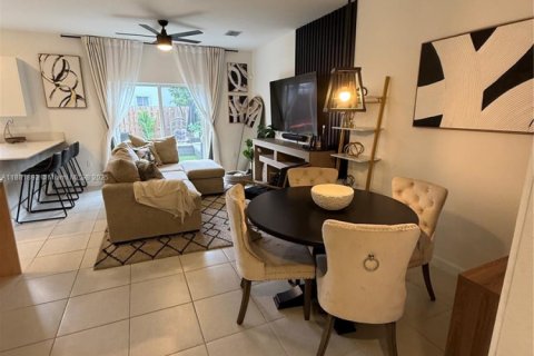 House in Coral Springs, Florida 3 bedrooms, 114.83 sq.m. № 1929449 - photo 15