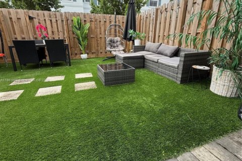 House in Coral Springs, Florida 3 bedrooms, 114.83 sq.m. № 1929449 - photo 25