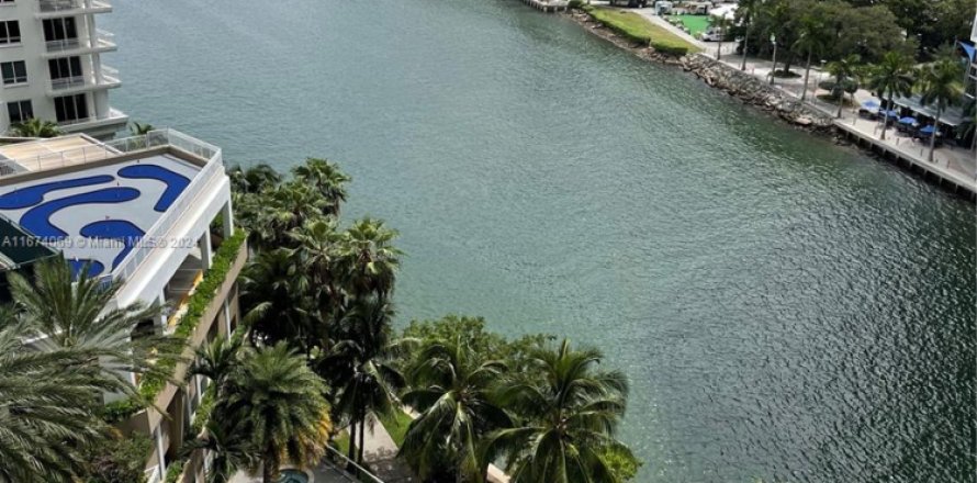 Condominio en Miami, Florida, 2 dormitorios № 1812070