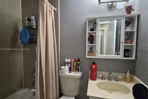 Снять в аренду таунхаус в Майами, Флорида 3 спальни, 147.99м2, № 1963926 - фото 26