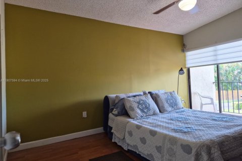 Снять в аренду таунхаус в Майами, Флорида 3 спальни, 147.99м2, № 1963926 - фото 16