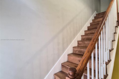 Снять в аренду таунхаус в Майами, Флорида 3 спальни, 147.99м2, № 1963926 - фото 28