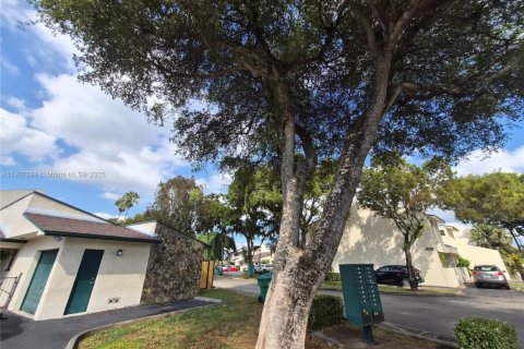 Снять в аренду таунхаус в Майами, Флорида 3 спальни, 147.99м2, № 1963926 - фото 7