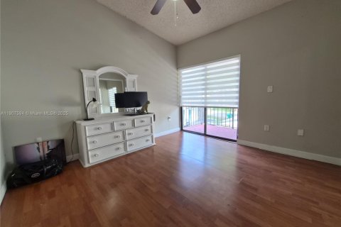 Снять в аренду таунхаус в Майами, Флорида 3 спальни, 147.99м2, № 1963926 - фото 21