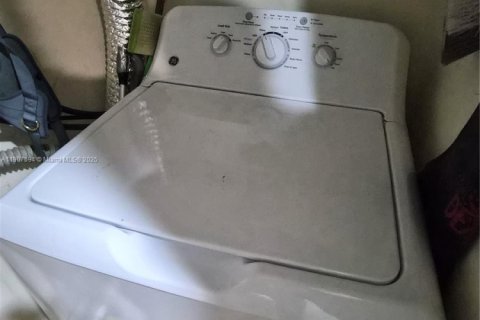 Снять в аренду таунхаус в Майами, Флорида 3 спальни, 147.99м2, № 1963926 - фото 14