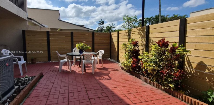 Таунхаус в Майами, Флорида 3 спальни, 147.99м2 № 1963926