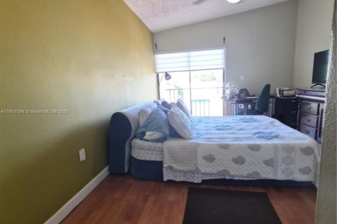 Снять в аренду таунхаус в Майами, Флорида 3 спальни, 147.99м2, № 1963926 - фото 19