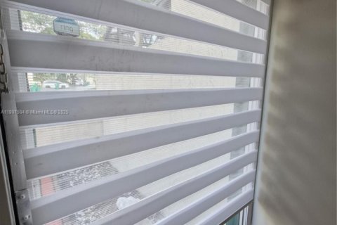 Снять в аренду таунхаус в Майами, Флорида 3 спальни, 147.99м2, № 1963926 - фото 29