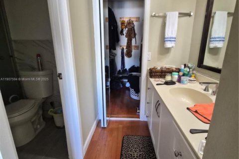 Снять в аренду таунхаус в Майами, Флорида 3 спальни, 147.99м2, № 1963926 - фото 20