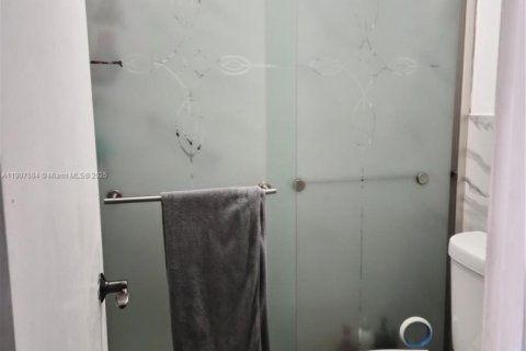 Снять в аренду таунхаус в Майами, Флорида 3 спальни, 147.99м2, № 1963926 - фото 17