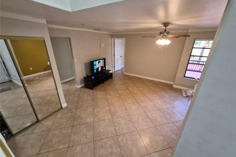 Снять в аренду таунхаус в Майами, Флорида 3 спальни, 147.99м2, № 1963926 - фото 27