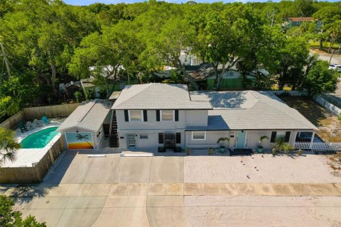 Commercial property in Saint Petersburg, Florida 5 bedrooms, 241.17 sq.m. № 2105842
