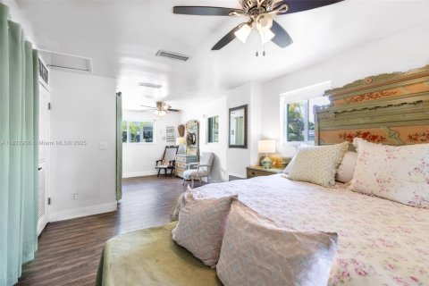 House in Miami, Florida 4 bedrooms, 245.73 sq.m. № 1833974 - photo 11