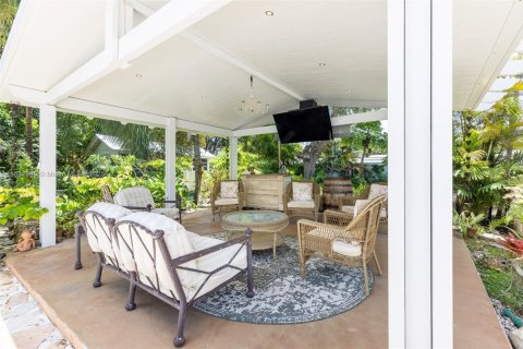 House in Miami, Florida 4 bedrooms, 245.73 sq.m. № 1833974 - photo 19