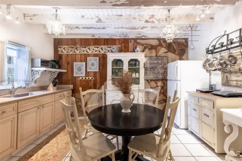 House in Miami, Florida 4 bedrooms, 245.73 sq.m. № 1833974 - photo 13