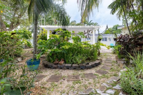 House in Miami, Florida 4 bedrooms, 245.73 sq.m. № 1833974 - photo 27
