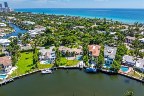 House in Golden Beach, Florida 4 bedrooms, 373.37 sq.m. № 1871828 - photo 4