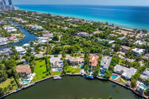 House in Golden Beach, Florida 4 bedrooms, 373.37 sq.m. № 1871828 - photo 5