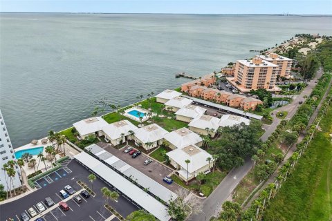 Condo in Saint Petersburg, Florida, 2 bedrooms  № 2285689 - photo 21
