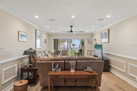 Condo in Saint Petersburg, Florida, 2 bedrooms  № 2285689 - photo 2