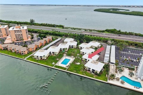 Condo in Saint Petersburg, Florida, 2 bedrooms  № 2285689 - photo 23