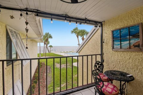 Condo in Saint Petersburg, Florida, 2 bedrooms  № 2285689 - photo 17
