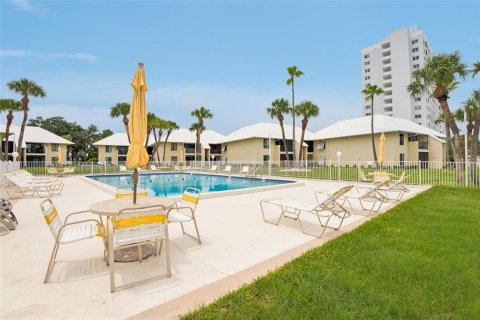 Condo in Saint Petersburg, Florida, 2 bedrooms  № 2285689 - photo 26