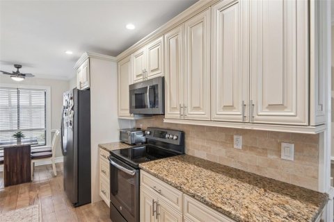 Condo in Saint Petersburg, Florida, 2 bedrooms  № 2285689 - photo 6