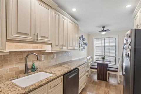 Condo in Saint Petersburg, Florida, 2 bedrooms  № 2285689 - photo 7