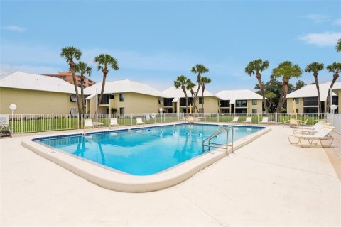Condo in Saint Petersburg, Florida, 2 bedrooms  № 2285689 - photo 25